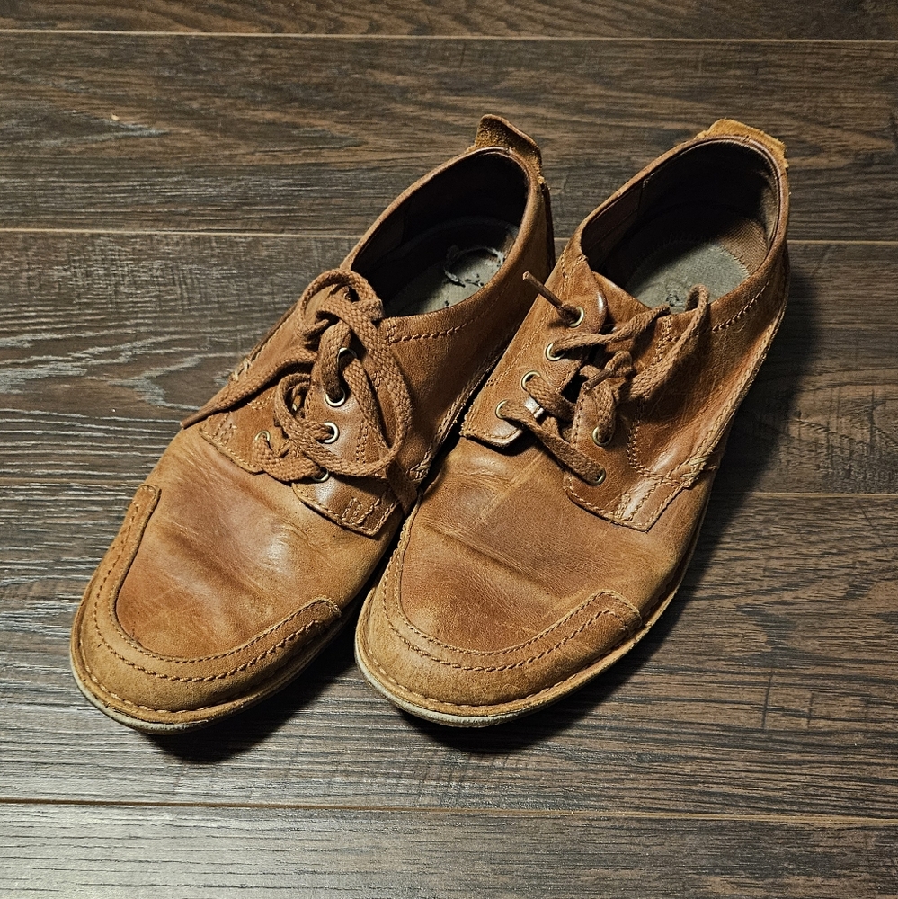 Clarks Tan Oxfords Classic Leather Design